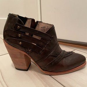 Freebird Gate strappy leather ankle bootie size 8